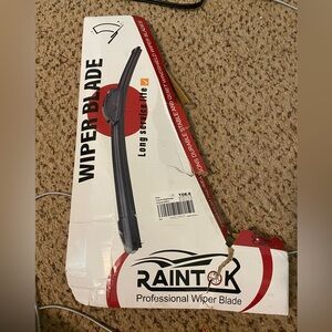 Raintok Professional Wiper Blades. Fits Toyota Highlander or Toyota RAV4